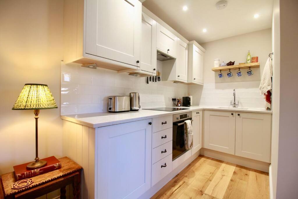 14th Century Rose Cottage, Centre Of By Air Premier Holiday home Alfriston